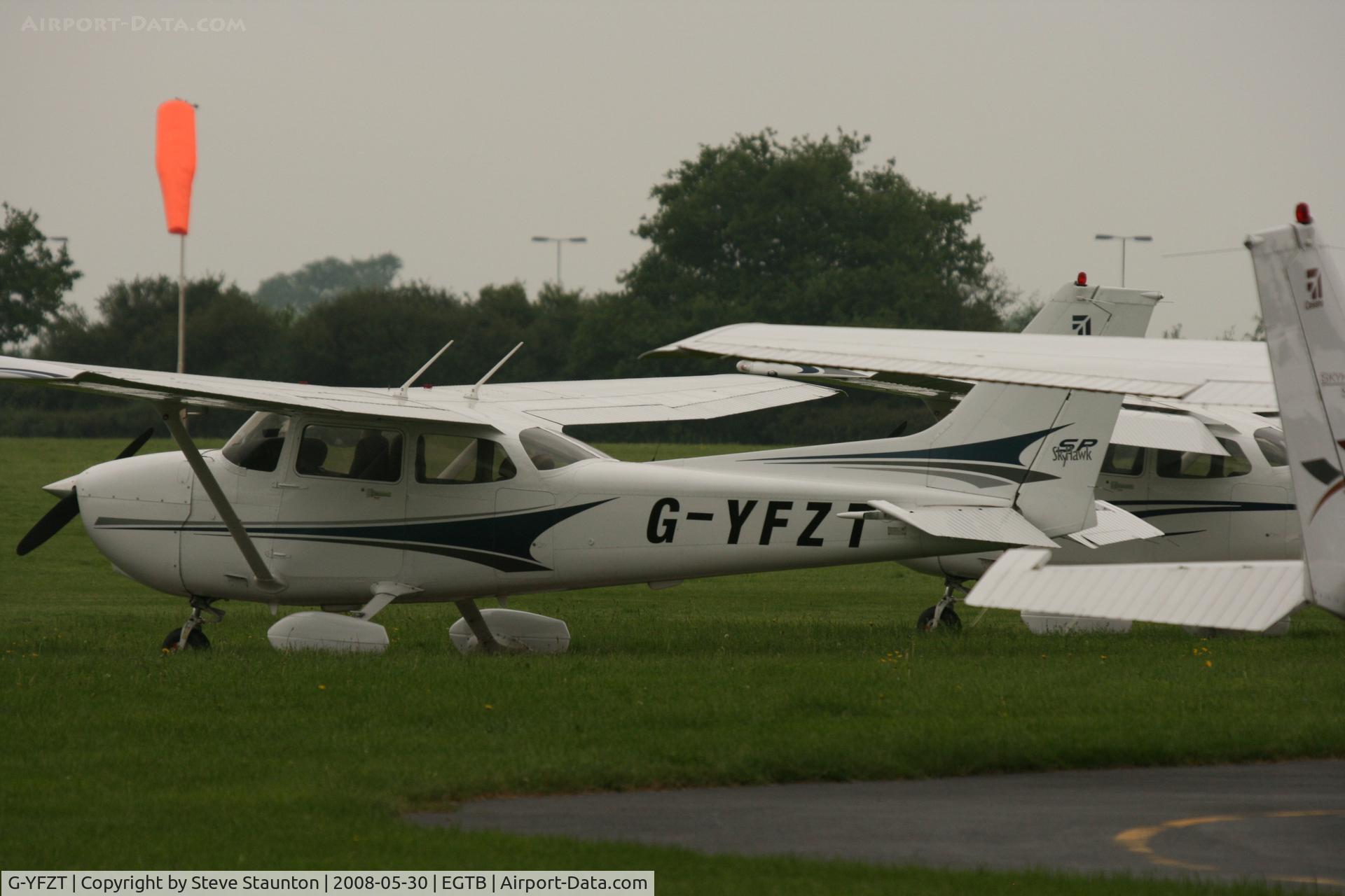G-YFZT, 2004 Cessna 172S C/N 172S-9587, Taken at Wycombe Air Park using my new Sigma 50 to 500 APO DG HSM lens (The Beast)