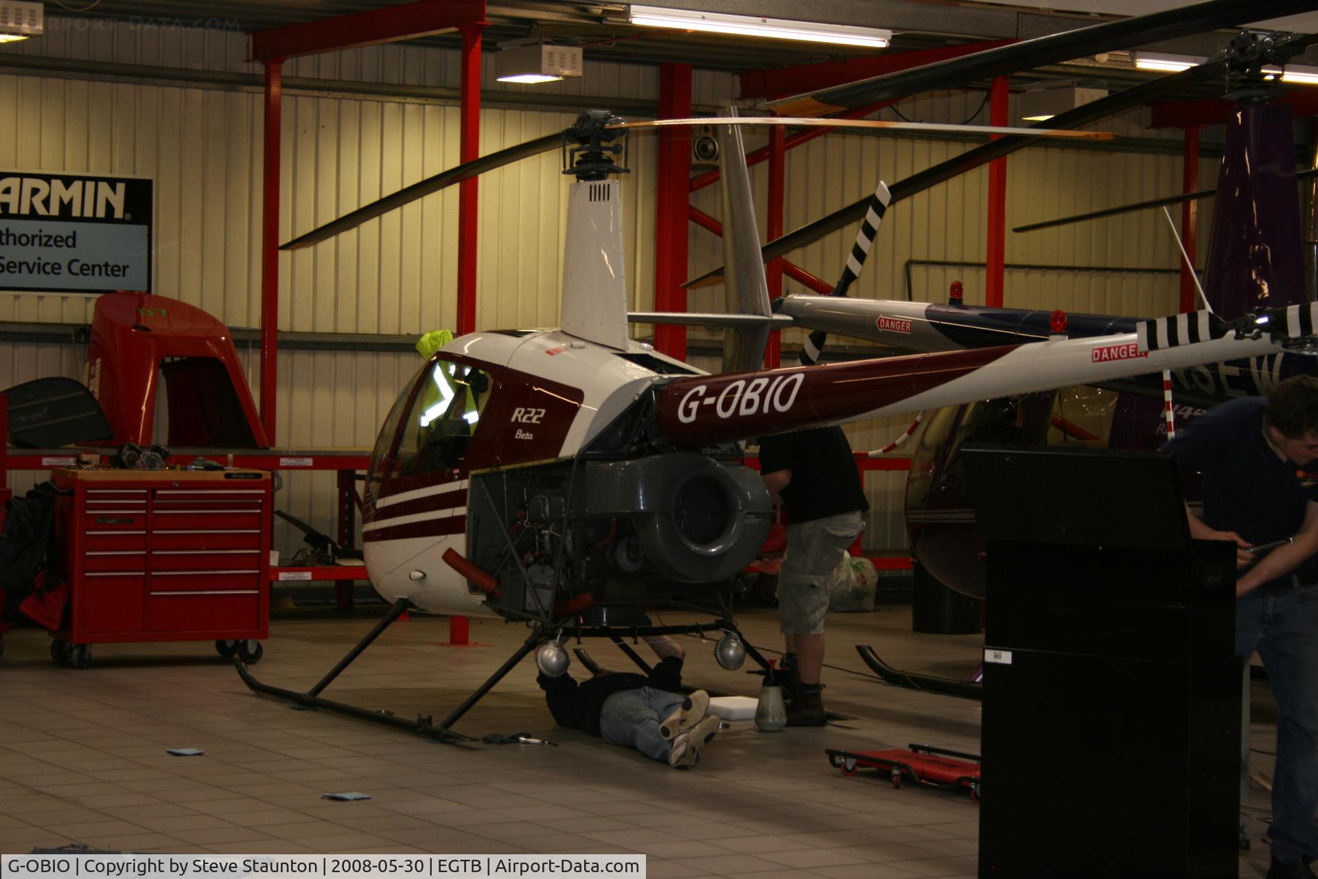 G-OBIO, 1990 Robinson R22 Beta C/N 1402, Taken at Wycombe Air Park using my new Sigma 50 to 500 APO DG HSM lens (The Beast)