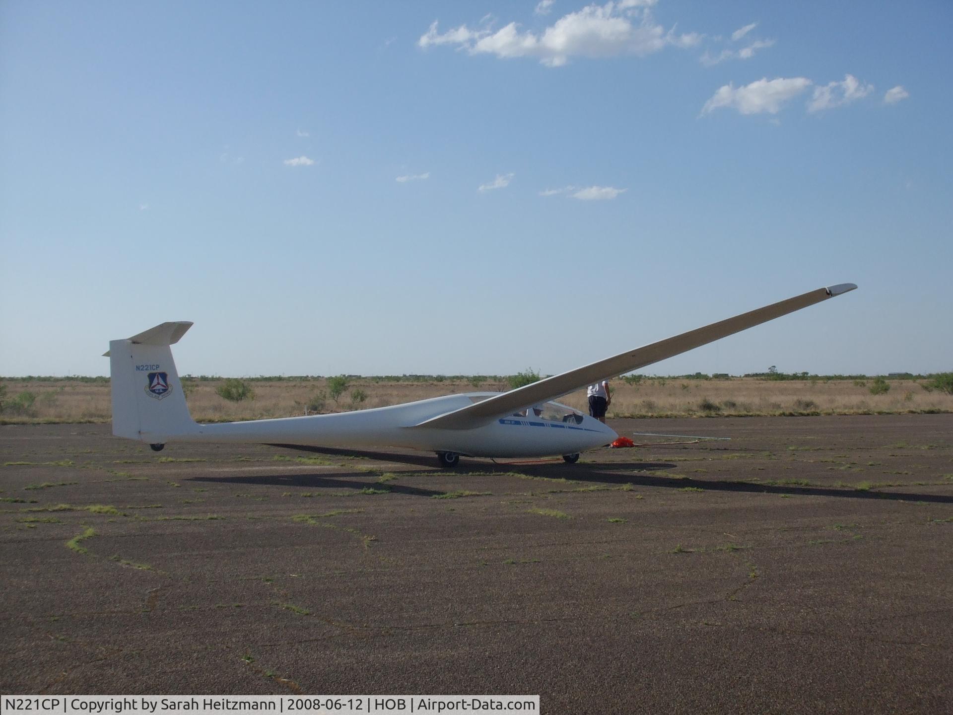N221CP, 1998 Schleicher ASK-21 C/N 21669, Preparing for wench