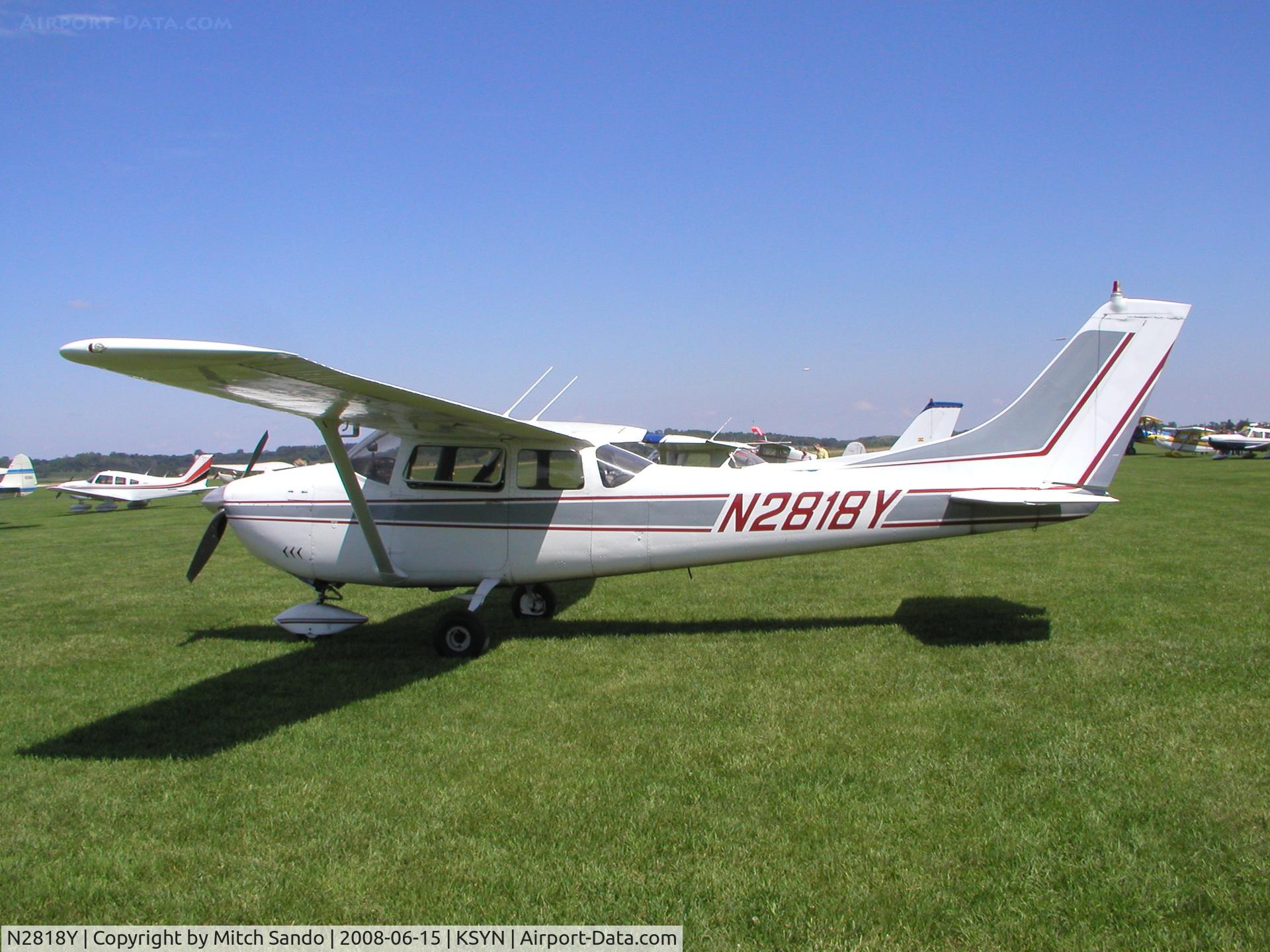 N2818Y, 1962 Cessna 182E Skylane C/N 18253818, Stanton Father's Day Fly-In 2008.