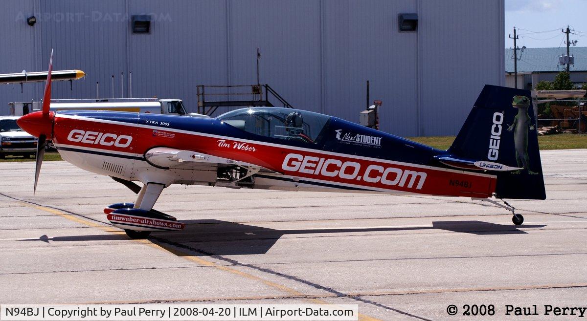 N94BJ, 2002 Extra EA-300S C/N 031, Taxiing out