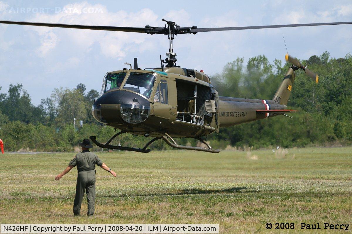 N426HF, 1970 Bell UH-1H-BF Iroquois C/N 12731, Ground guiding her in for a refuel