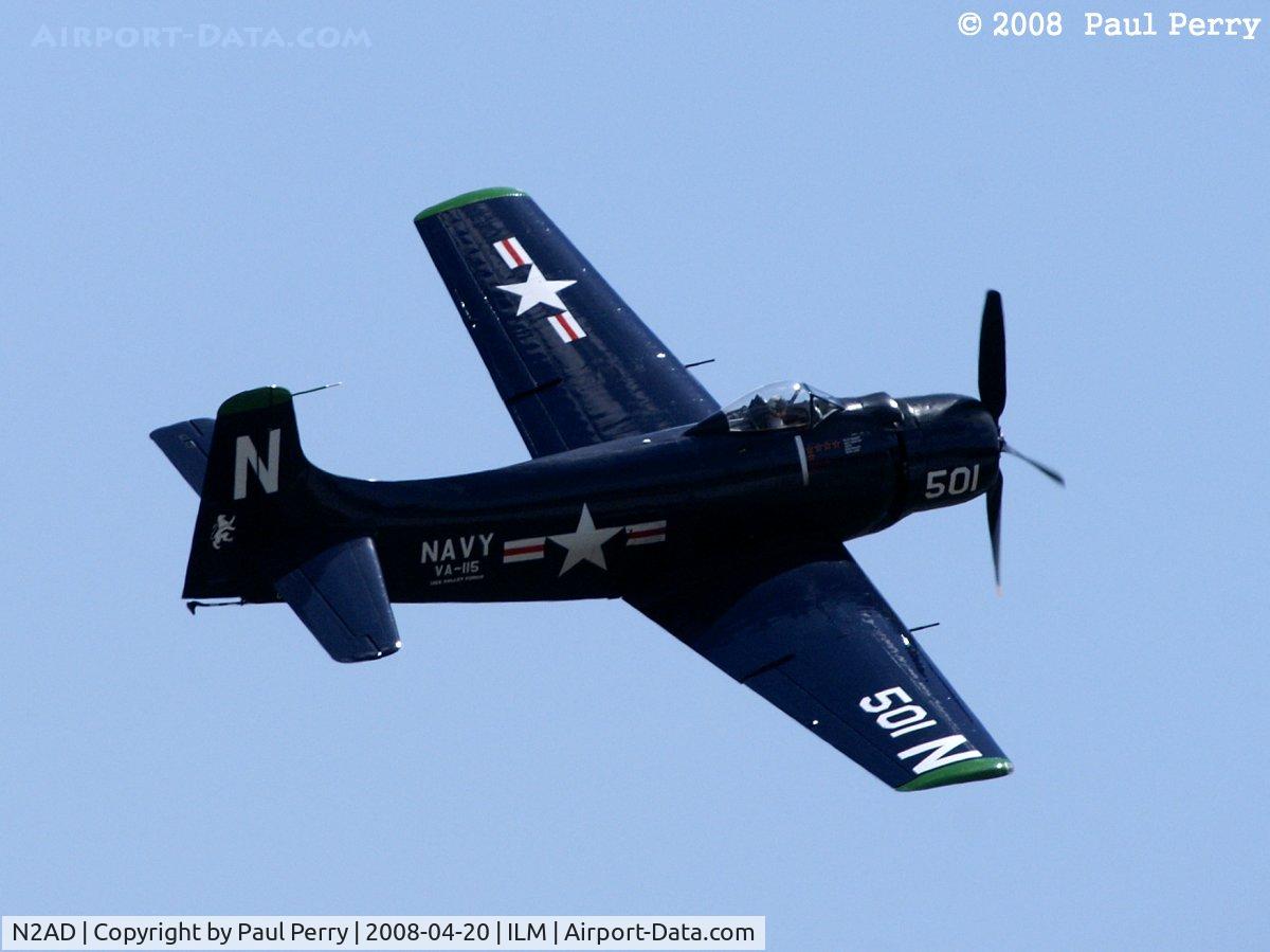 N2AD, 1947 Douglas AD-1 Skyraider C/N 09257/2085, Banking around