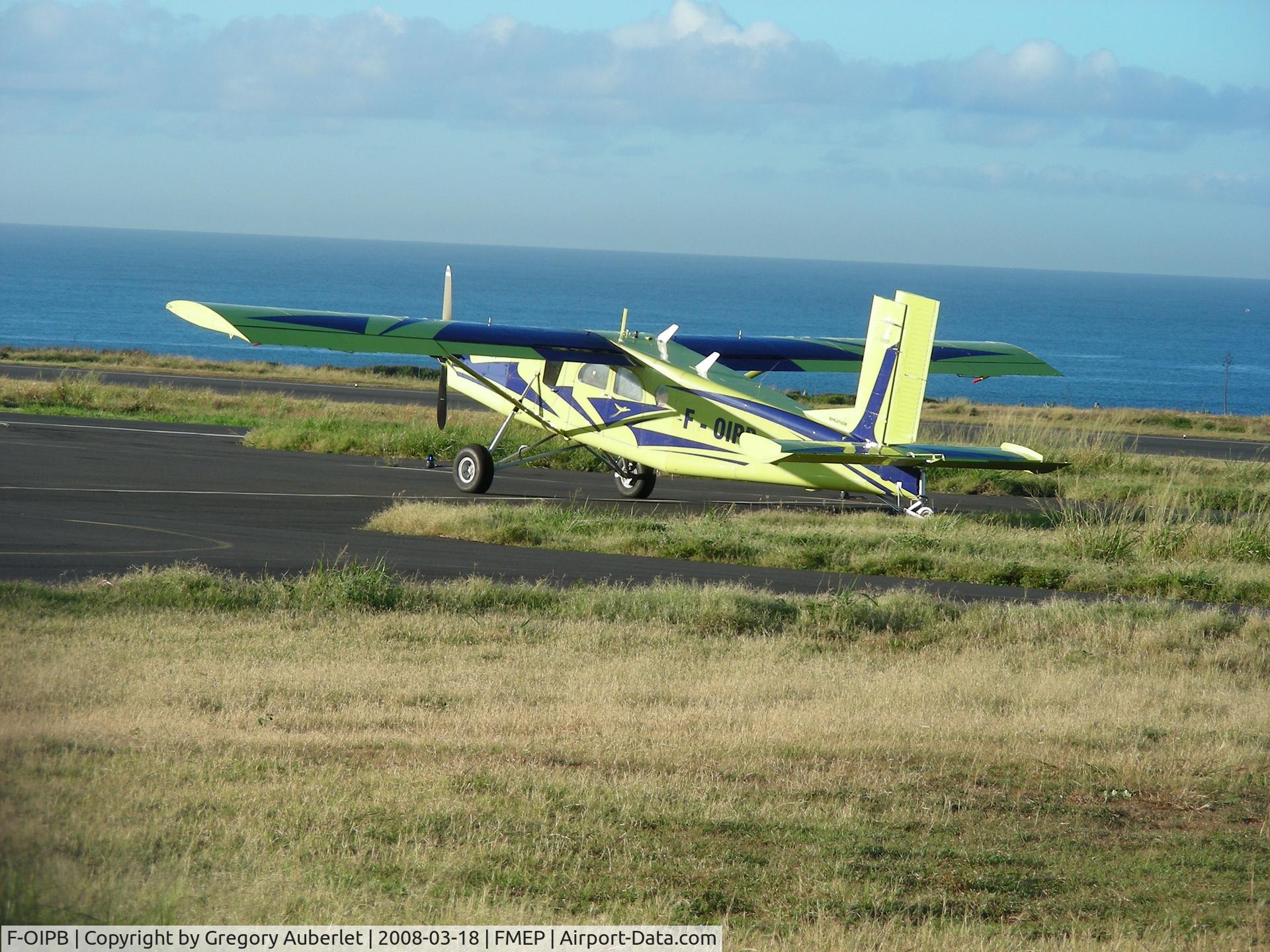 F-OIPB, 1967 Pilatus PC-6/B1-H2 Turbo Porter C/N 661, Papa Bravo waiting for skydivers