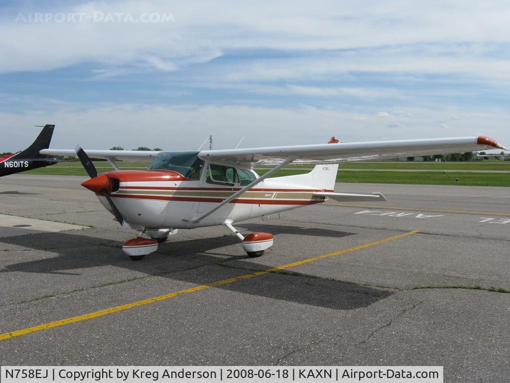 N758EJ, 1978 Cessna R172K Hawk XP C/N R1723034, These folks stopped for the night while on their way to Idaho.