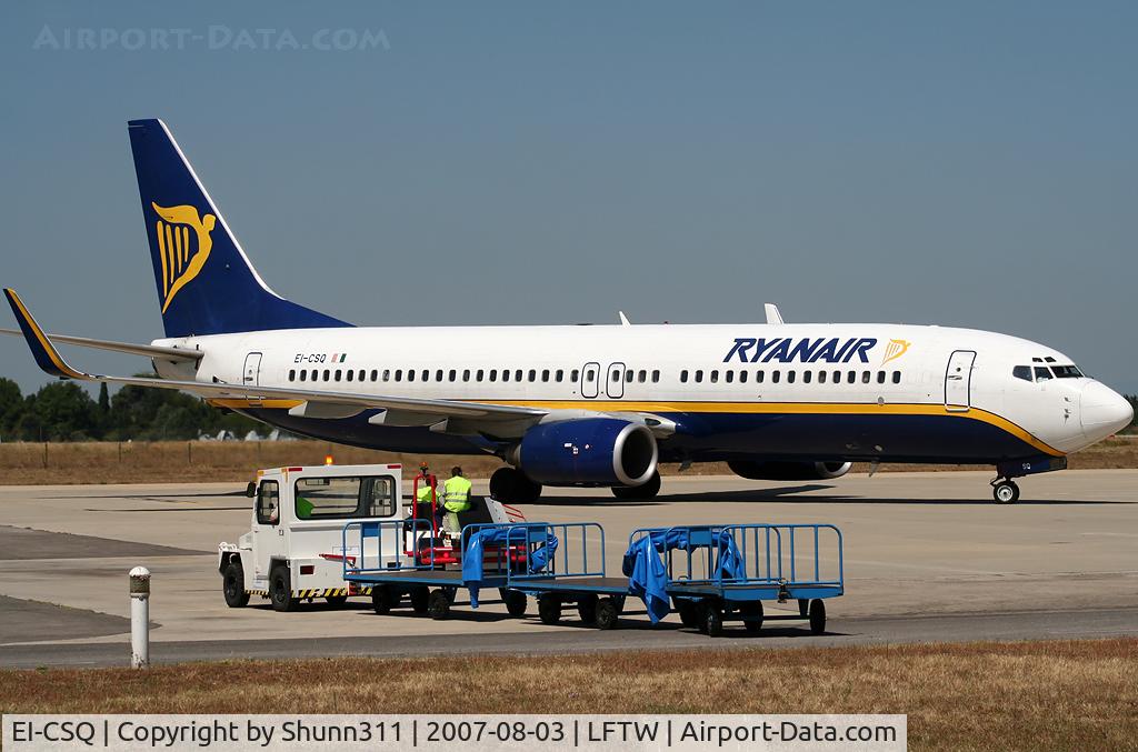 EI-CSQ, 2001 Boeing 737-8AS C/N 29930, Arriving to the terminal...