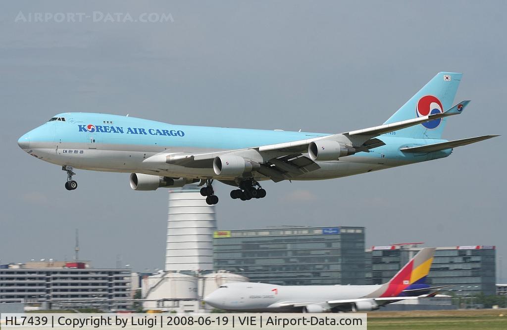 HL7439, 2003 Boeing 747-4B5F/SCD C/N 33516, Korean Air 747-400F