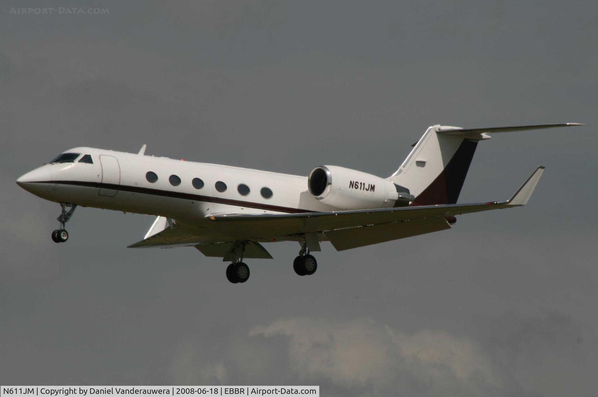 N611JM, 1991 Gulfstream Aerospace G-IV C/N 1178, descending to rwy 25L