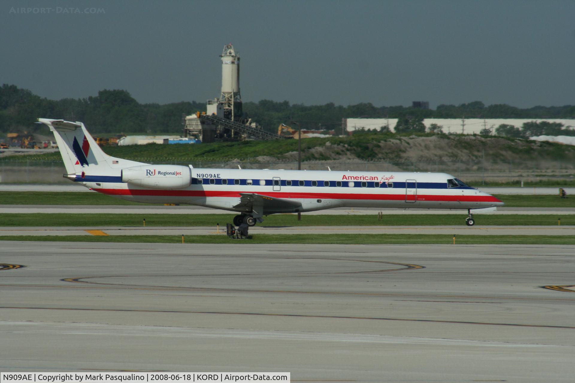 N909AE, 2005 Embraer ERJ-145LR (EMB-145LR) C/N 14500899, EMB-145LR