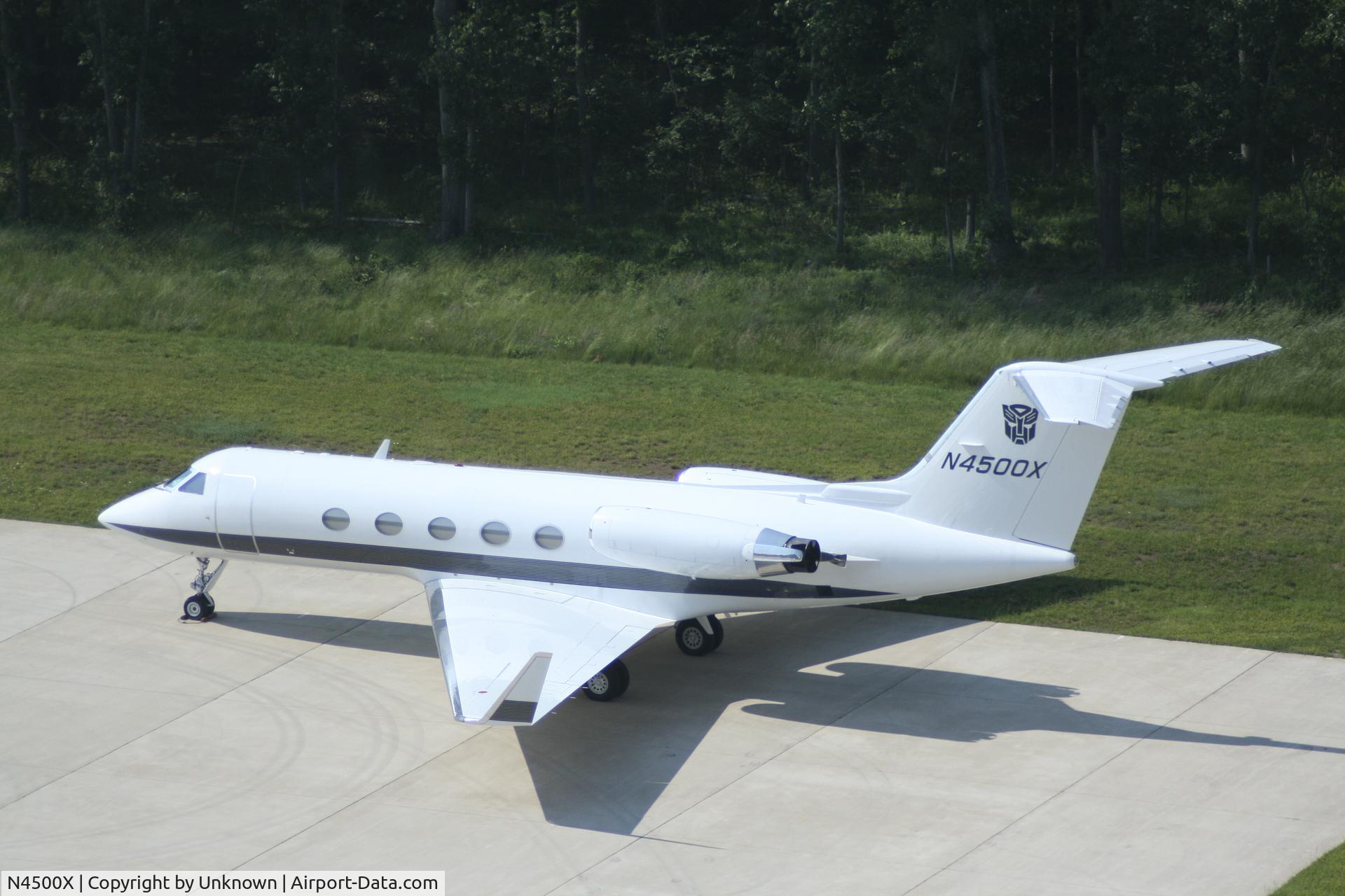 N4500X, 1984 Gulfstream Aerospace G-1159A Gulfstream III C/N 416, Parked on the field