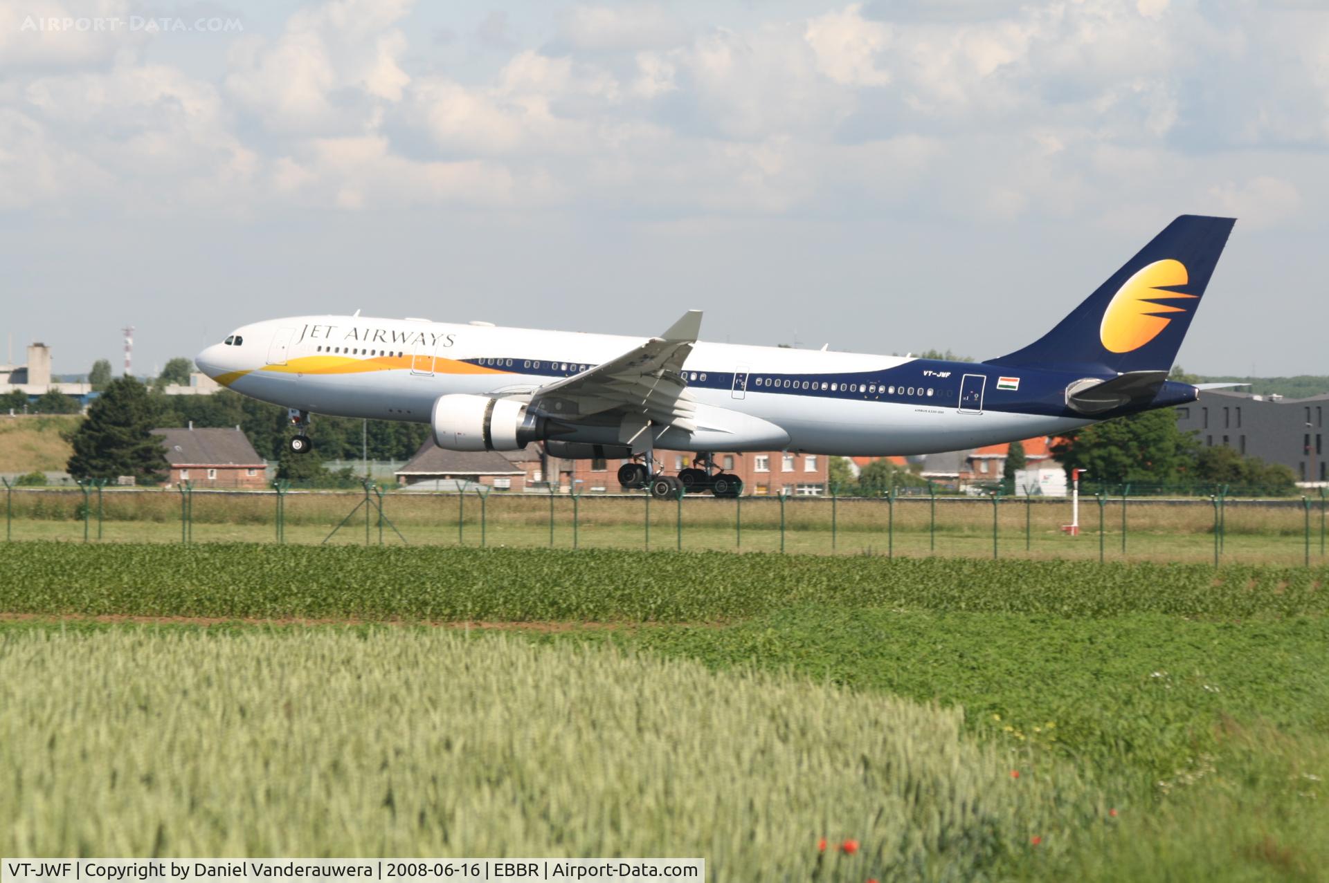 VT-JWF, 2007 Airbus A330-202 C/N 825, flight 9W225 lands on rwy 25L