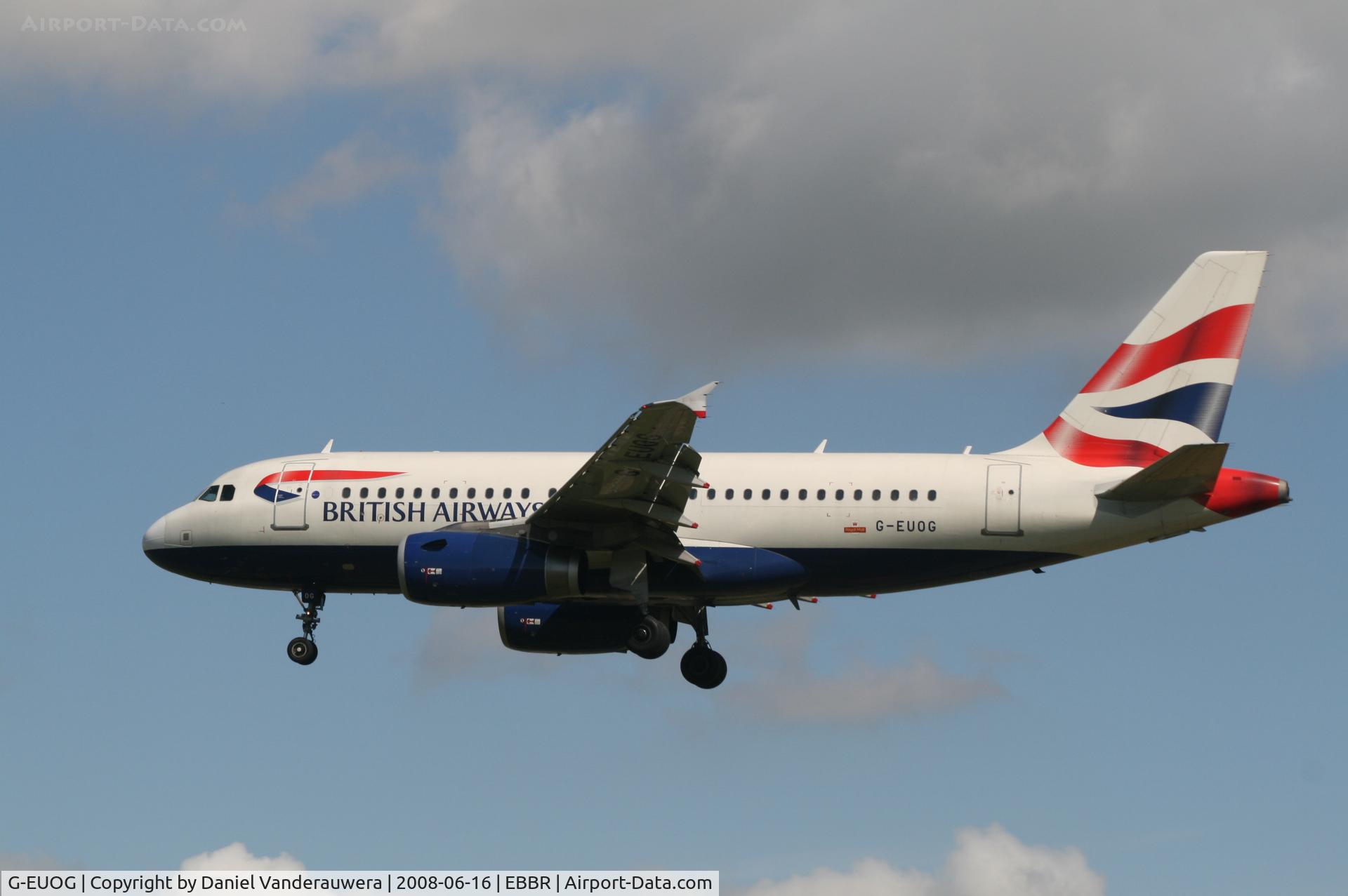 G-EUOG, 2001 Airbus A319-131 C/N 1594, flight BA392 is descending to rwy 25L