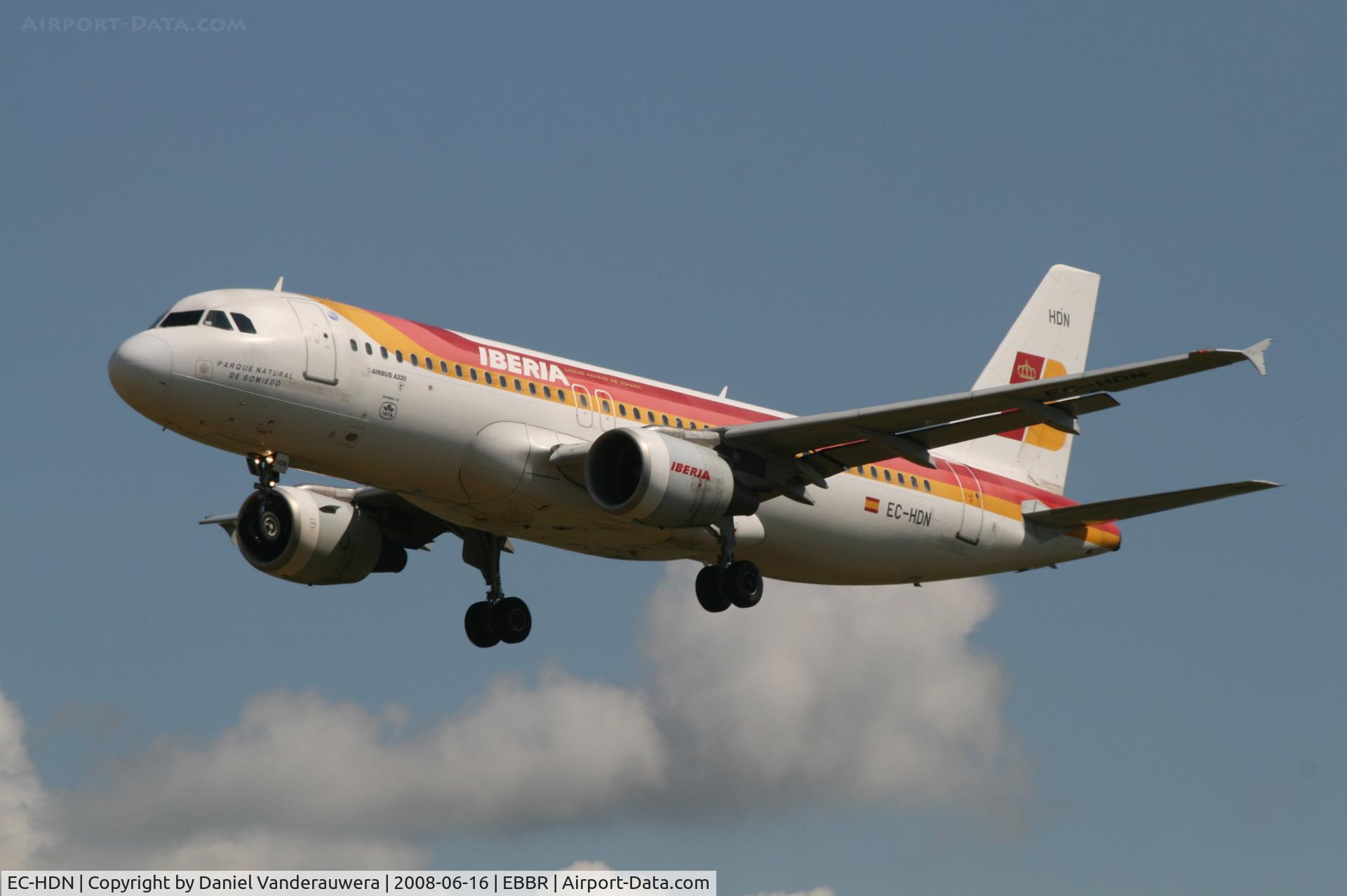EC-HDN, 1999 Airbus A320-214 C/N 1087, flight IB3206 is descending to rwy 25L