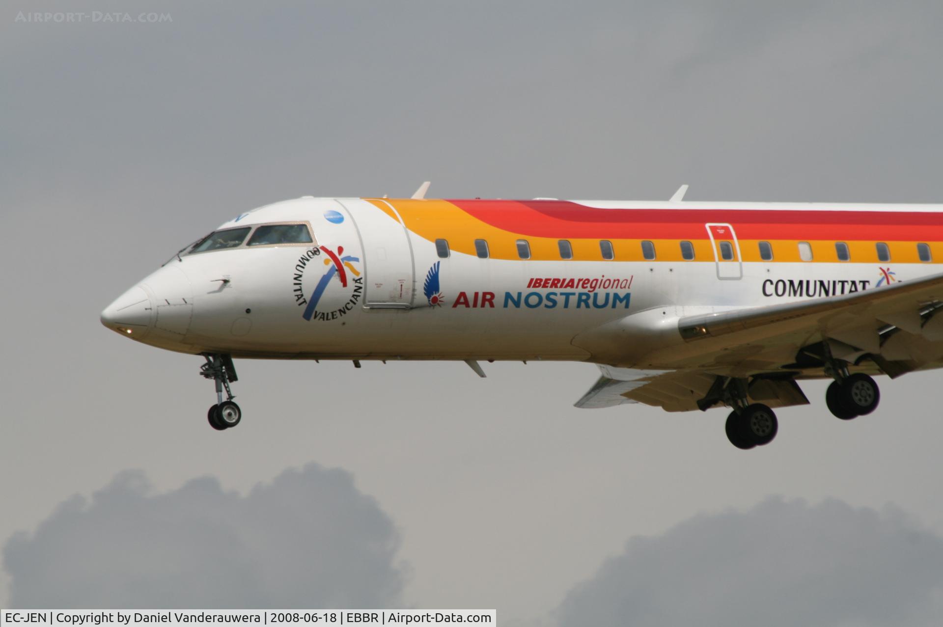 EC-JEN, 2004 Bombardier CRJ-200ER (CL-600-2B19) C/N 7958, arrival of flight IB8090 to rwy 25L