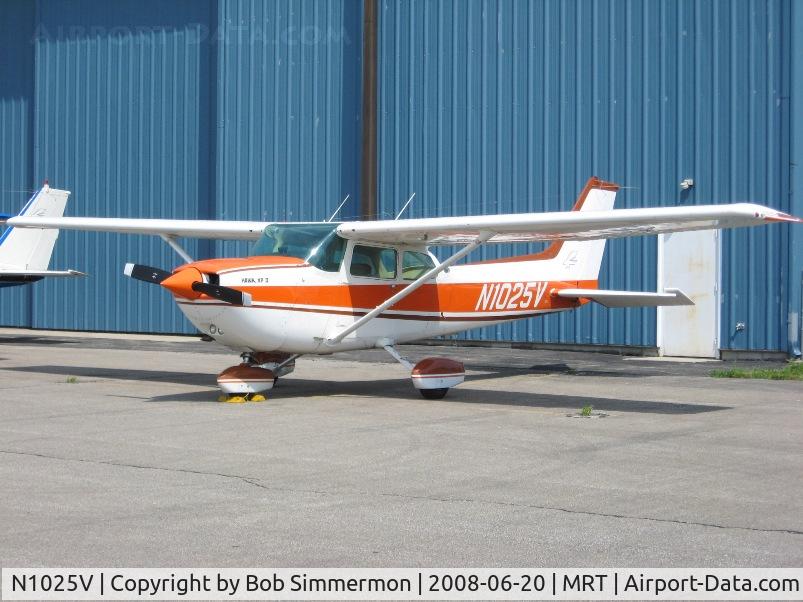 N1025V, 1976 Cessna R172K Hawk XP C/N R1722086, On the ramp at Marysville, OH