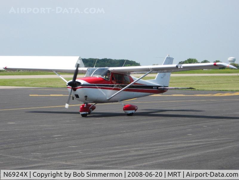 N6924X, 1960 Cessna 172B C/N 17247824, Arriving at Marysville, OH