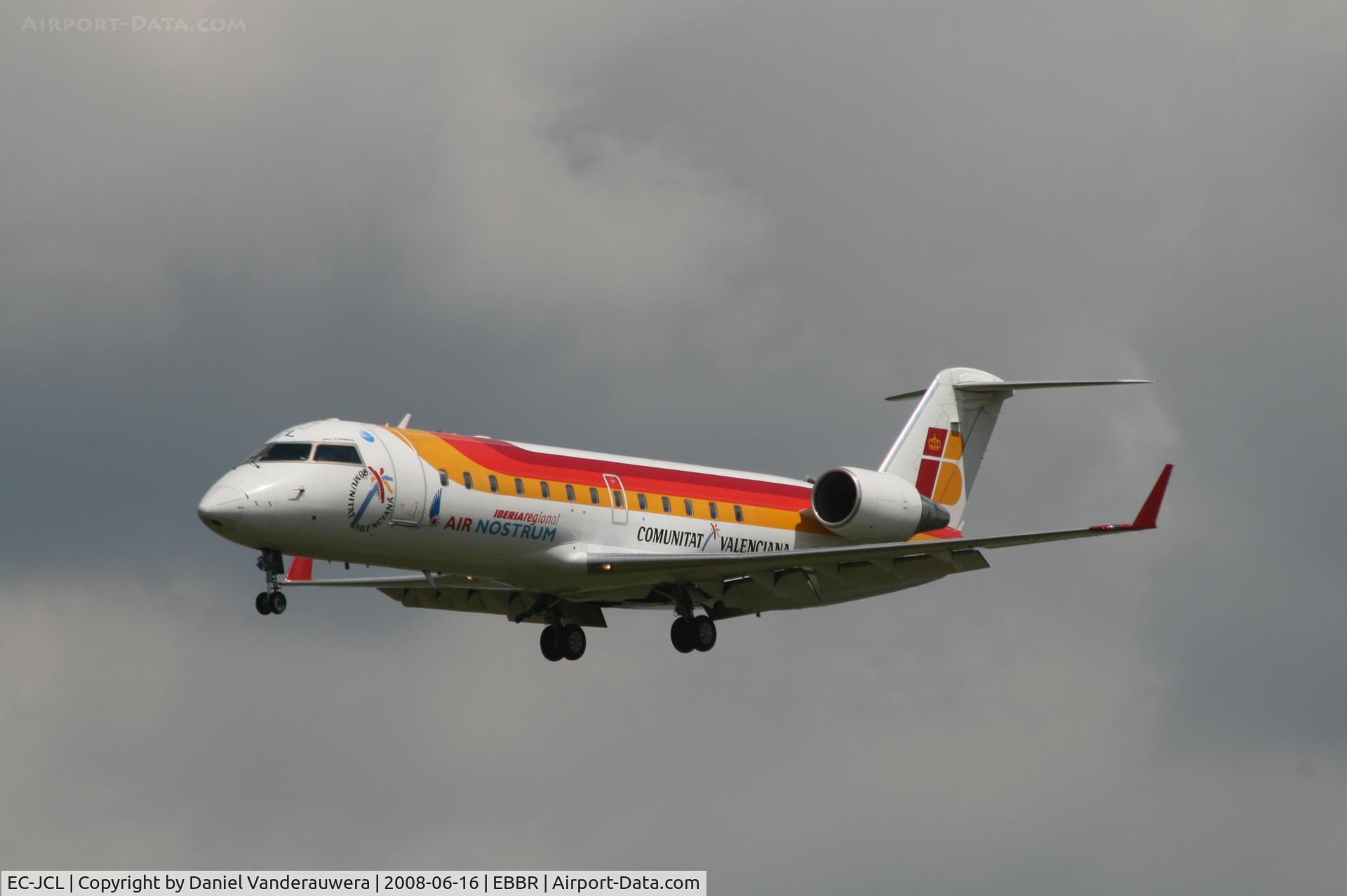 EC-JCL, 2004 Bombardier CRJ-200ER (CL-600-2B19) C/N 7975, arrival of flight IB8090 to rwy 25L