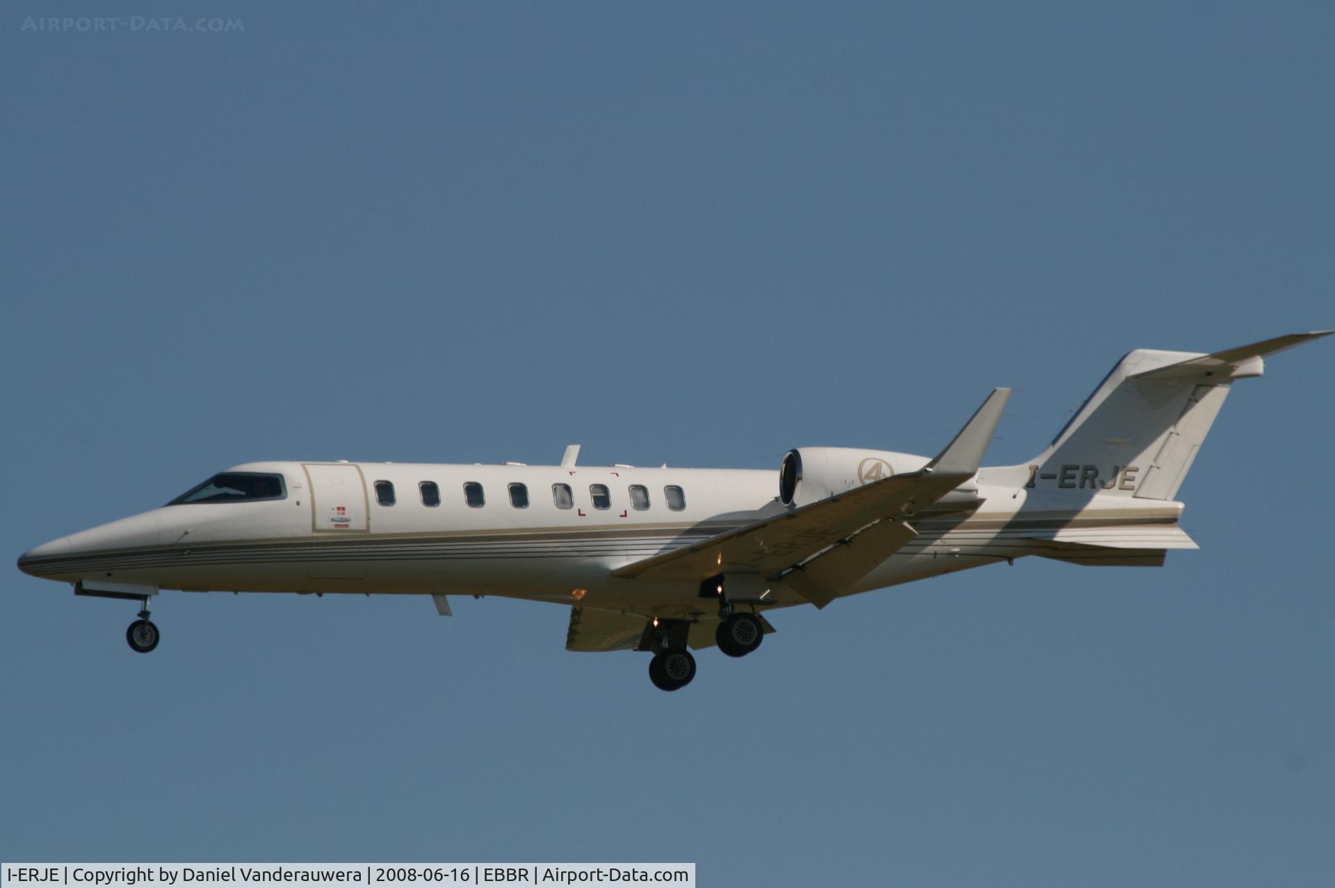 I-ERJE, 2002 Learjet 45 C/N 45-226, descending to rwy 25L