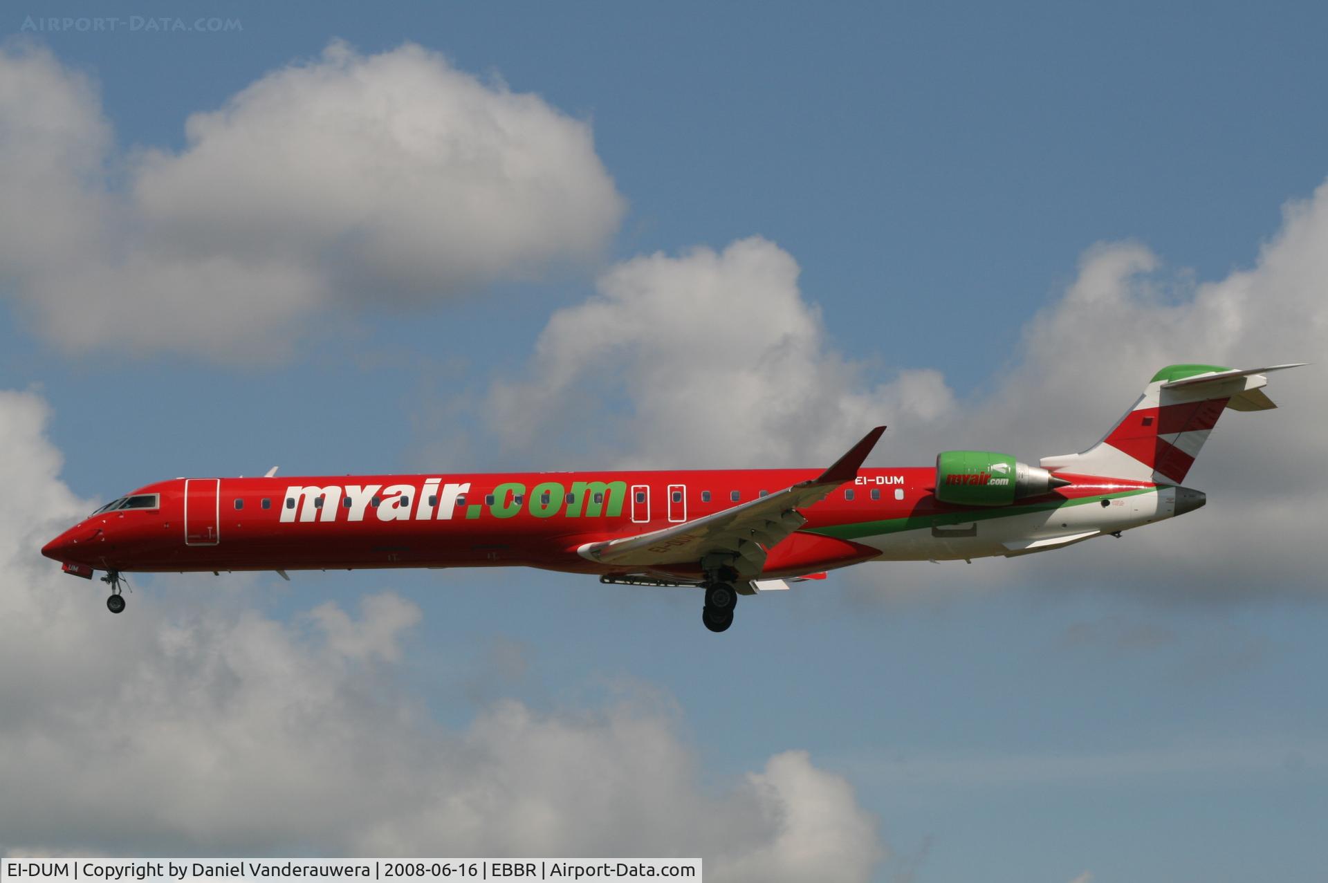 EI-DUM, 2006 Canadair CRJ-900LR (CL-600-2D24) C/N 15103, arrival of flight 8I6400 to rwy 25L
