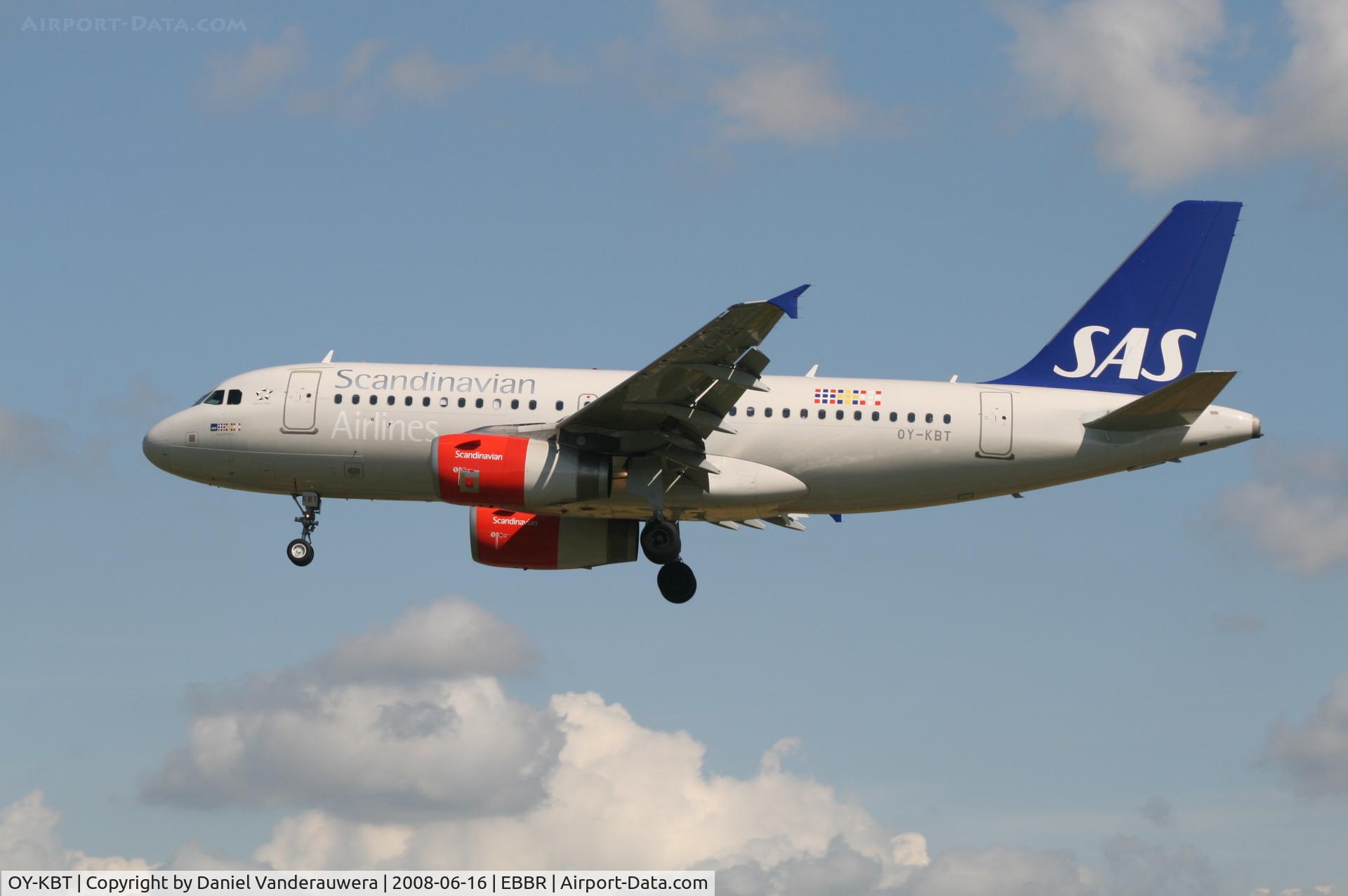 OY-KBT, 2007 Airbus A319-131 C/N 3292, arrival of flight SK593 to rwy 25L