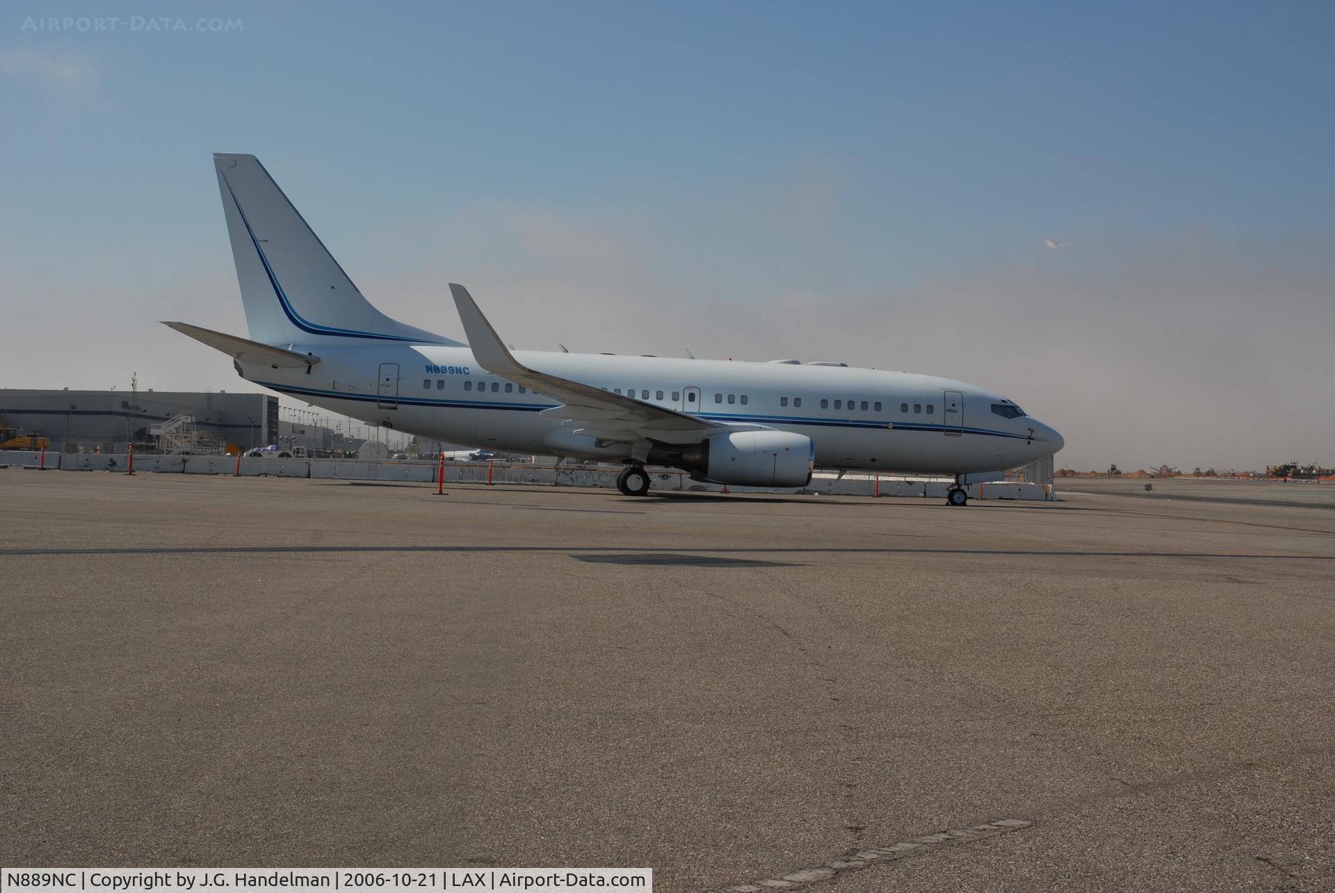 N889NC, 1999 Boeing 737-7AV C/N 30070, ready to taxi at LAX