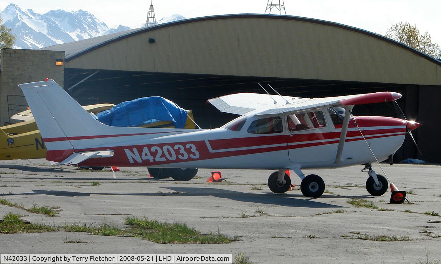 N42033, 1974 Cessna 172M C/N 17264154, Cessna 172 at Lake Hood