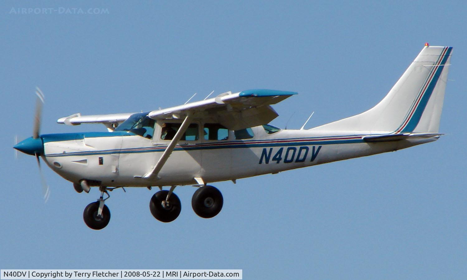 N40DV, 1982 Cessna U206G Stationair C/N U20606493, Cessna 206 about to land at Merrill Field