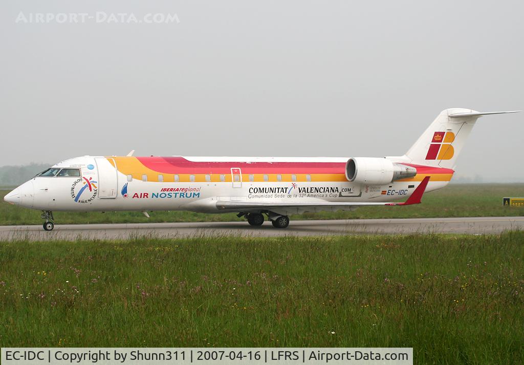 EC-IDC, 2002 Bombardier CRJ-200ER (CL-600-2B19) C/N 7622, Lining up rwy 03 for departure...