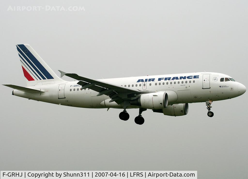 F-GRHJ, 2000 Airbus A319-111 C/N 1176, Landing rwy 03