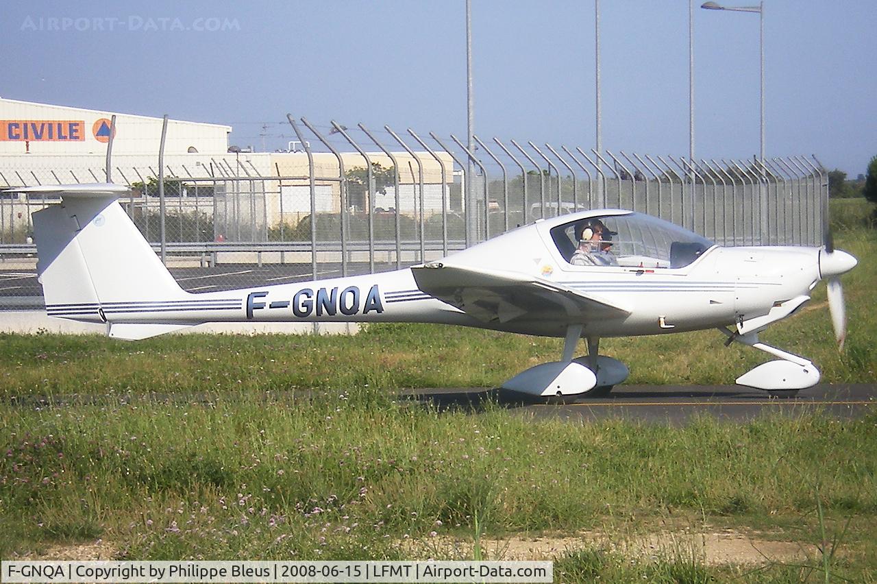 F-GNQA, Diamond DA-20A-1-100 Katana C/N 10038, Leaving the parking of the 