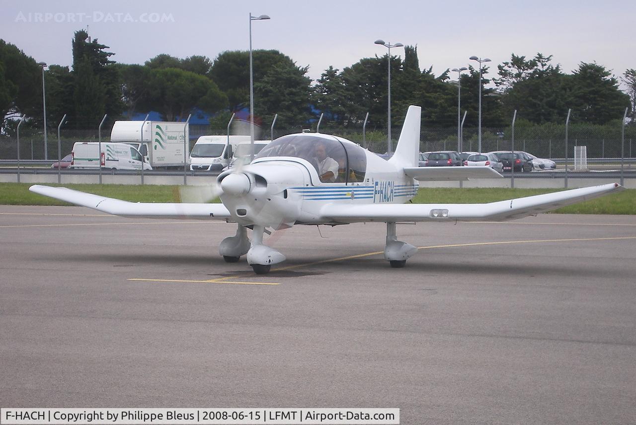 F-HACH, Robin DR-400-140B Major C/N 2624, Arriving at the parking after a flight.