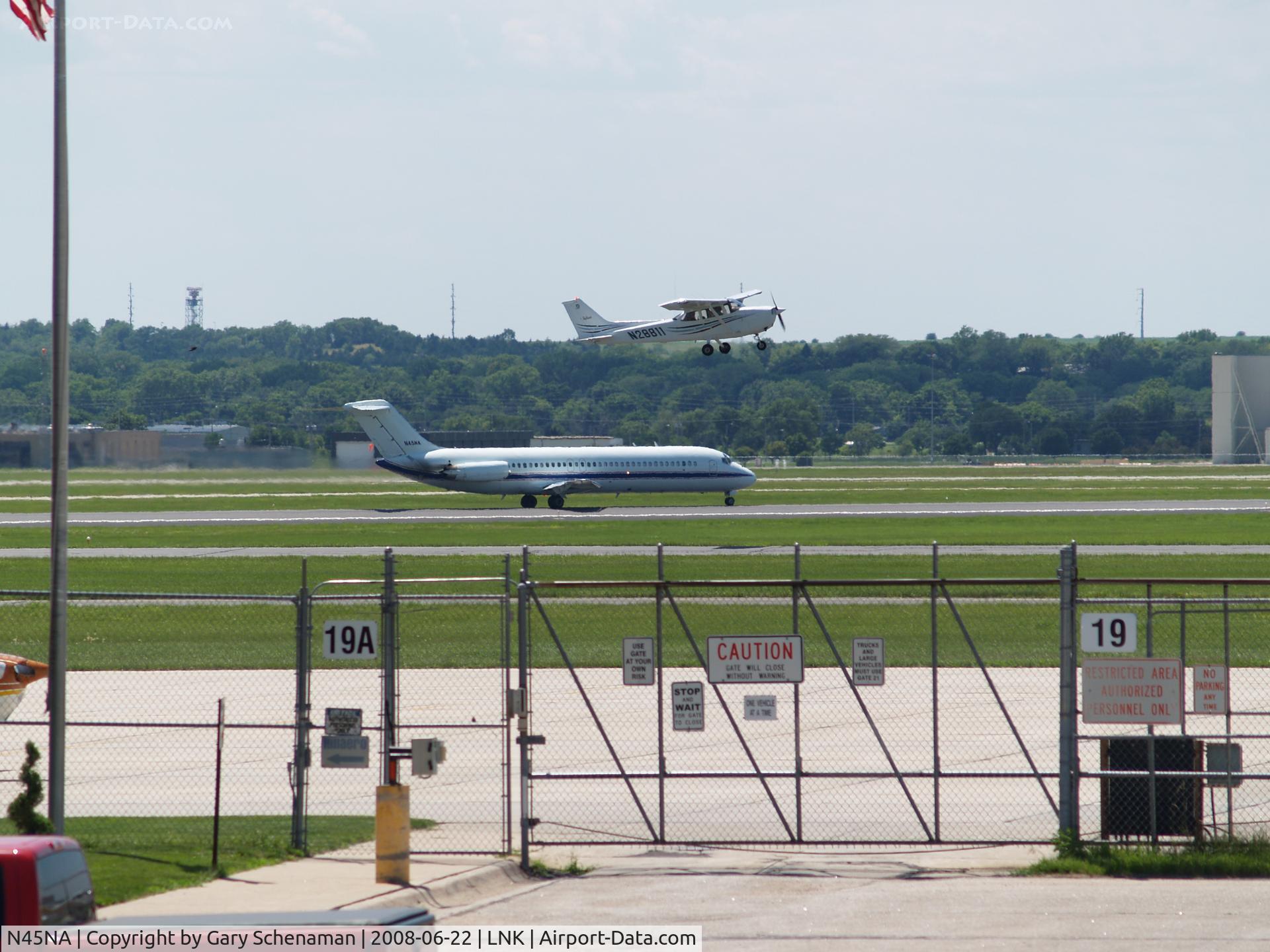 N45NA, 1969 Douglas DC-9-33F C/N 47410, TAKE OFF