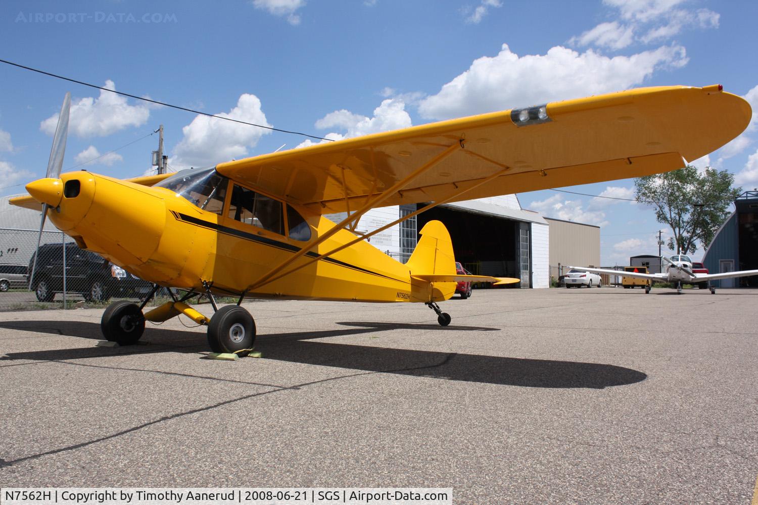 N7562H, 1946 Piper PA-12 Super Cruiser C/N 12-431, Parked at South Saint Paul