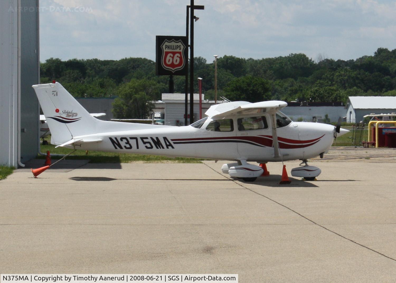 N375MA, 1999 Cessna 172S C/N 172S8077, Parked at South Saint Paul