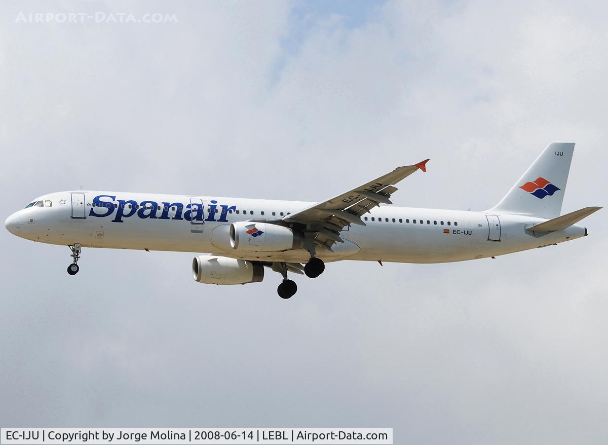 EC-IJU, 2002 Airbus A321-231 C/N 1843, Clear to land RWY 25R.