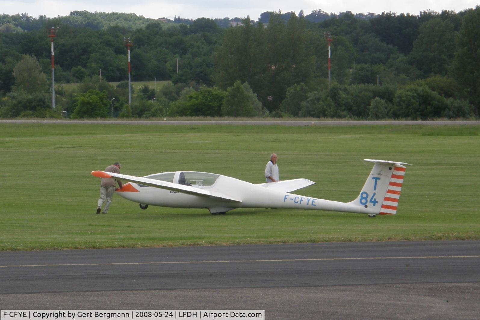F-CFYE, Grob G-103 Twin Astir II C/N 33963-K196, preparing for t.o.