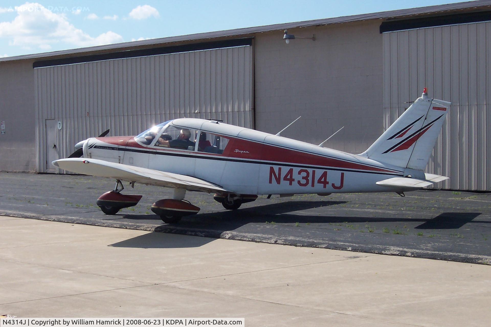 N4314J, 1967 Piper PA-28-140 C/N 28-22688, Sitting by the Powis T Hangars at DuPage