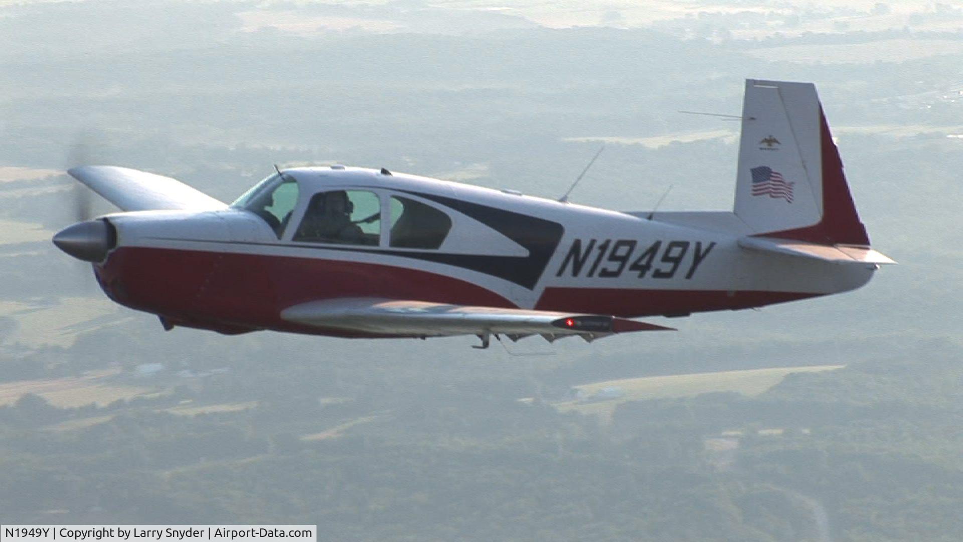 N1949Y, 1964 Mooney M20E C/N 256, Mooney N1949Y in Flight