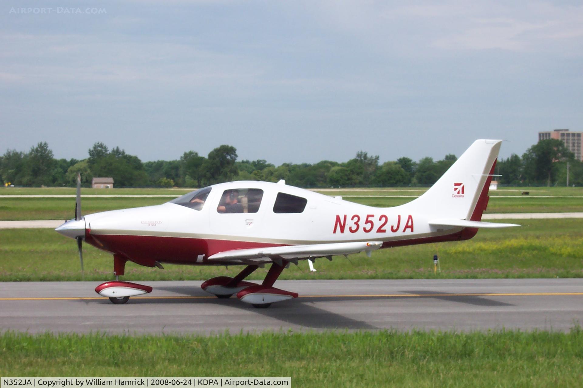 N352JA, 2008 Cessna LC42-550FG C/N 421005, Taxing at DuPage