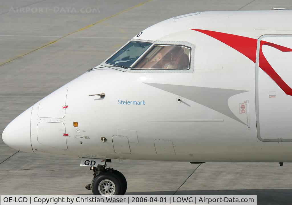 OE-LGD, 2000 De Havilland Canada DHC-8-402Q Dash 8 C/N 4027, Austrian Arrows