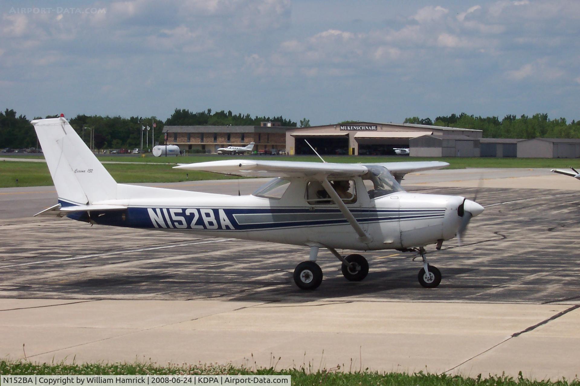 N152BA, 1978 Cessna 152 C/N 15282722, Taxing at DuPage
