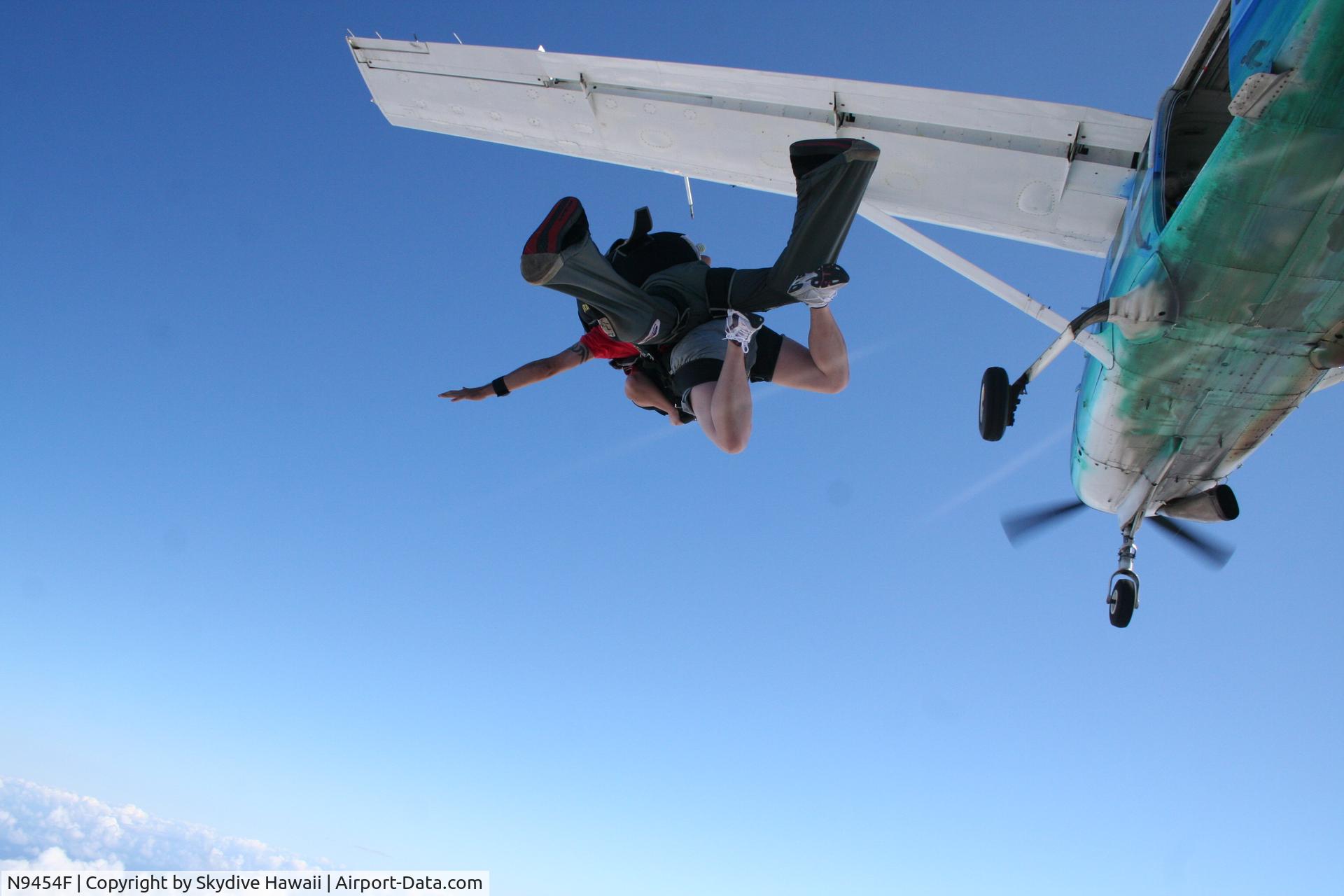 N9454F, 1985 Cessna 208 Caravan I C/N 20800028, N9454F over Dillingham Airfield - Waialua, Oahu, Hawaii