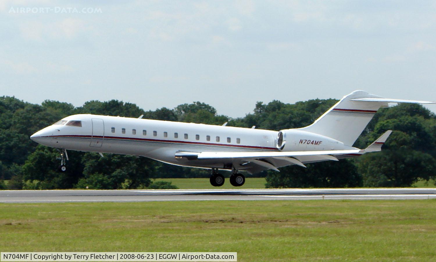 N704MF, 1999 Bombardier BD-700-1A10 Global Express C/N 9065, Global Express landing at Luton in June 2008