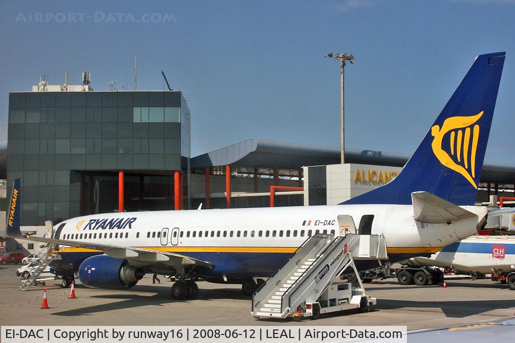 EI-DAC, 2002 Boeing 737-8AS C/N 29938, Ryanair at Gate