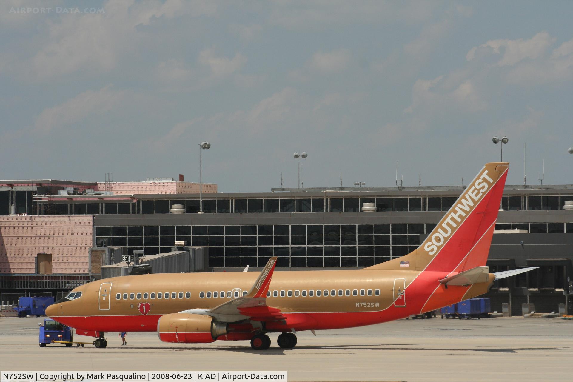 N752SW, 1999 Boeing 737-7H4 C/N 29804, Boeing 737-700