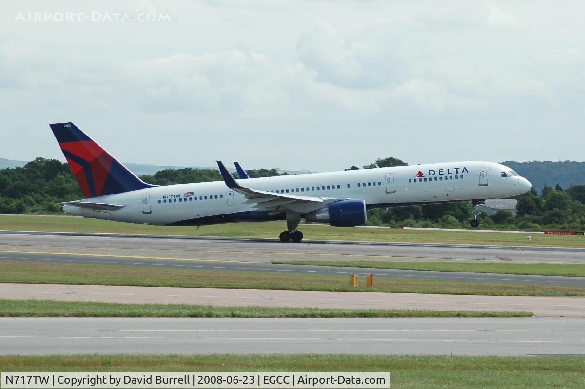 N717TW, 1999 Boeing 757-231 C/N 28485, Delta - Taking off