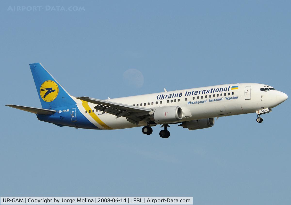UR-GAM, Boeing 737-4Y0 C/N 25190/2256, On final to RWY 25R, view the moon behind...