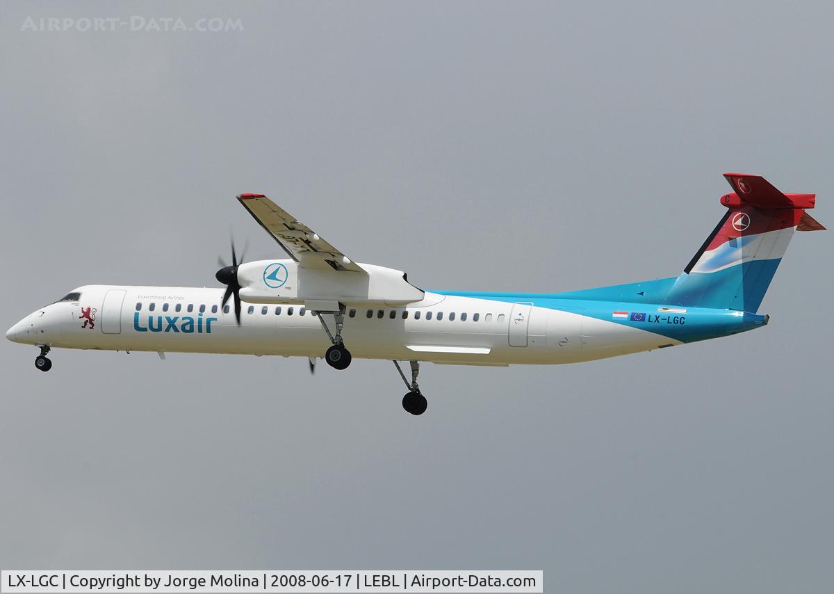 LX-LGC, 2007 De Havilland Canada DHC-8-402Q Dash 8 C/N 4162, Clear to land RWY 25R.