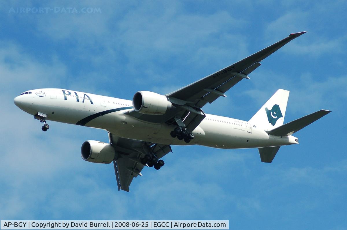 AP-BGY, 2005 Boeing 777-240/LR C/N 33781, PIA - On approach