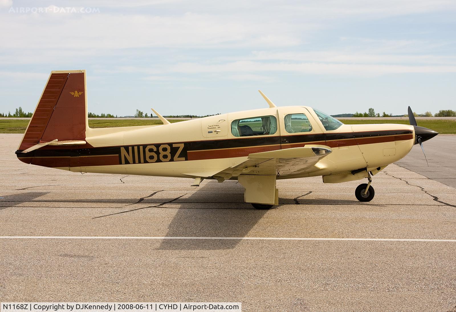 N1168Z, 1982 Mooney M20K C/N 25-0697, Sitting on the ramp at the CYHD airport.